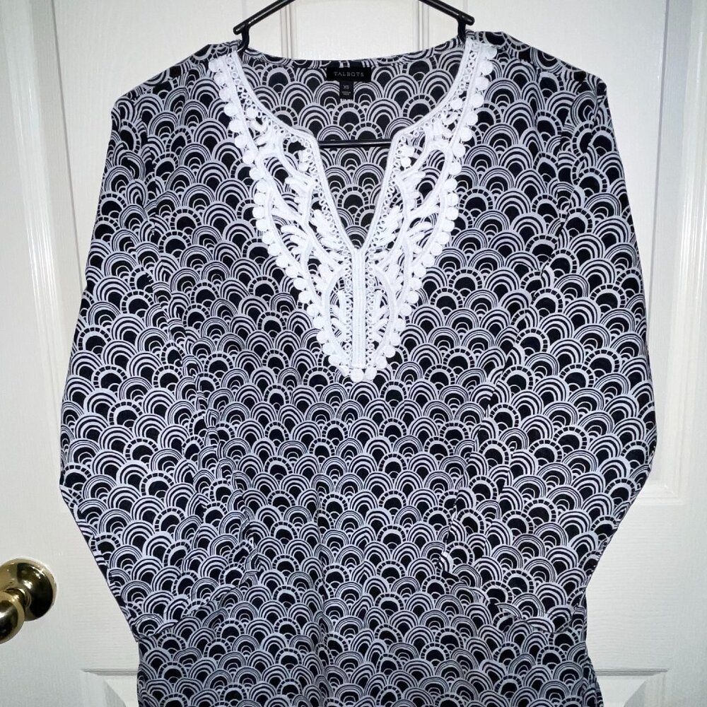 TALBOTS  XS Women's Tunic Blouse Black and White Lace‎ V neck 3/4 Sleeve